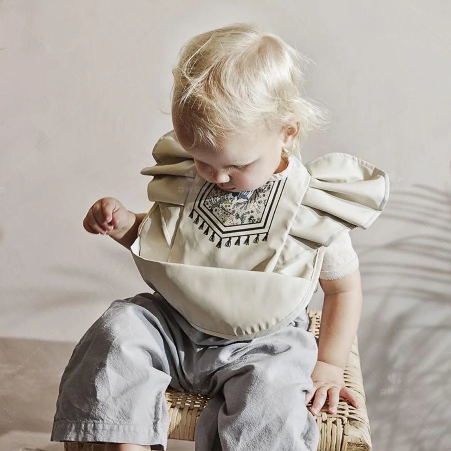 Waterproof Baby Bib with Pocket – Easy Clean & Soft PU